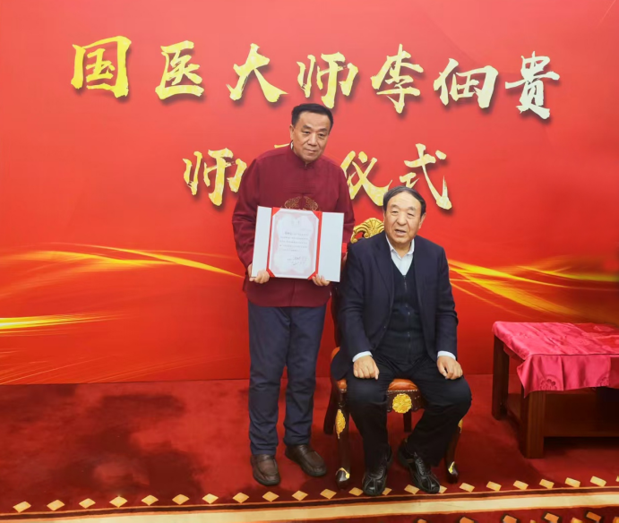 妙手仁心承薪火 中西融合拓新程——记中医专家闻树忠院长701.png