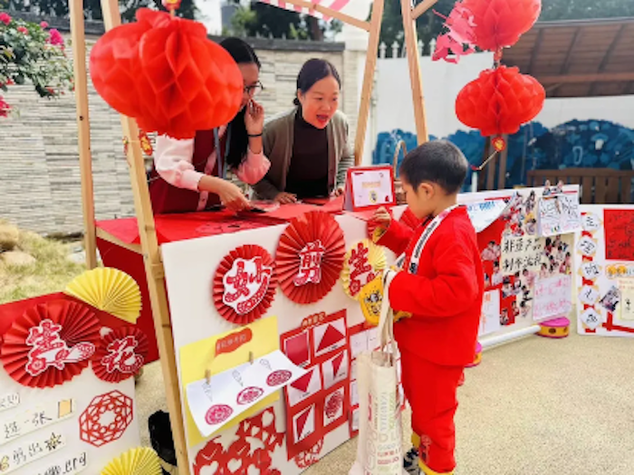 深圳市龙岗区融湖世纪幼儿园迎新年非遗主题庙会举行
