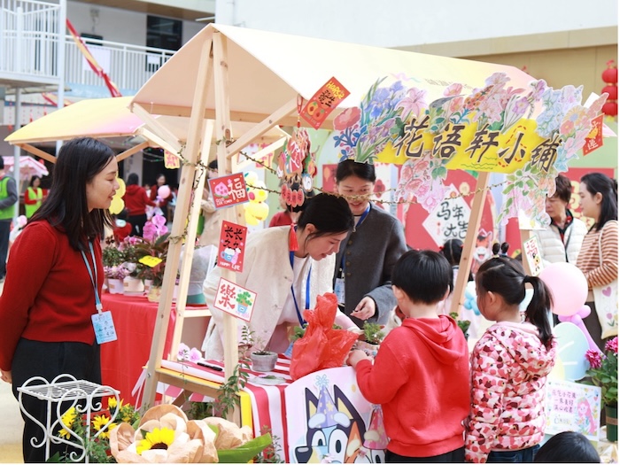 深圳市龙岗区融湖世纪幼儿园迎新年非遗主题庙会举行
