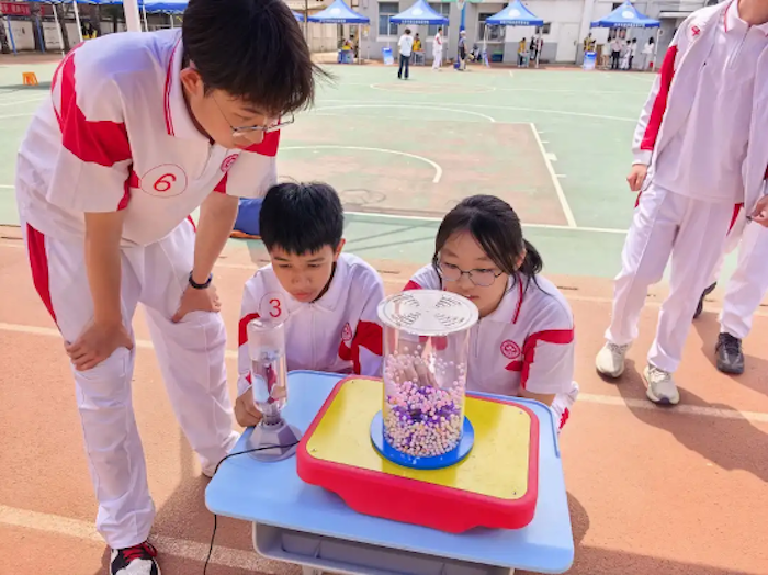 科创引领未来 樱花逐梦航程 北京市樱花园实验学校数理科技节开幕