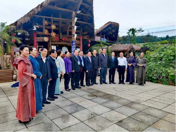 1_罗大友院长出席保靖黄金茶“三茶统筹”大会 为茶文化传承与产业高质量发展献策(1)981.png