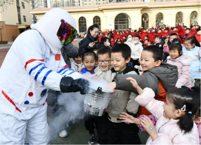 1_星梦筑九天 奇思润生活——山西太原山水城小学第四届校园科技周活动隆重启幕(1)782.png