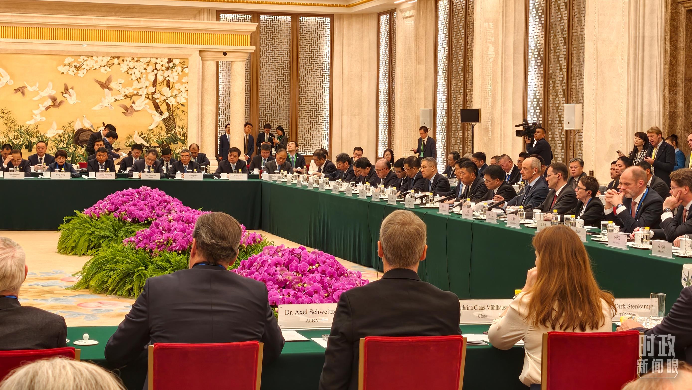 △2月25日下午，中德经济顾问委员会座谈会在人民大会堂举行。（总台央视记者韩锐拍摄）