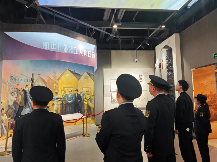 江苏盐城交通执法清明祭扫缅怀革命先烈227.png