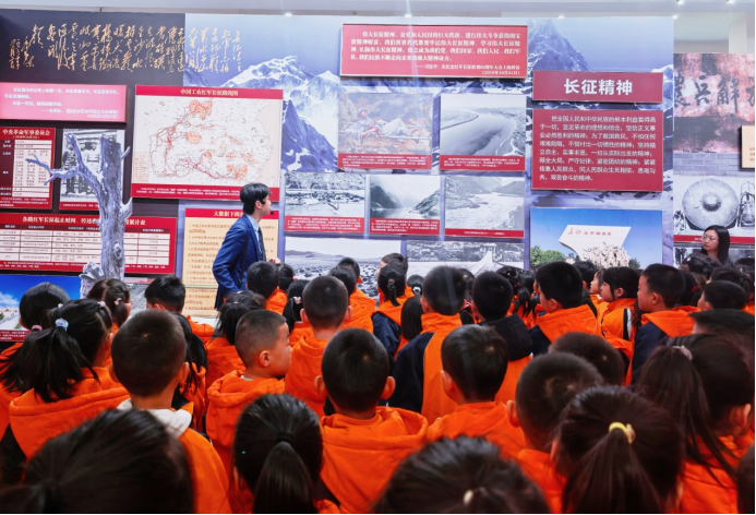 呼和浩特市东风路小学举办“党带团、团带队”主题党日活动171.png