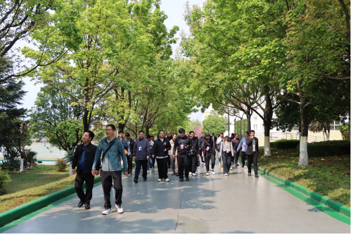 “云南省第二轮“万名校长培训计划”(第七期)”培训学员到安宁中学跟岗研修520.png