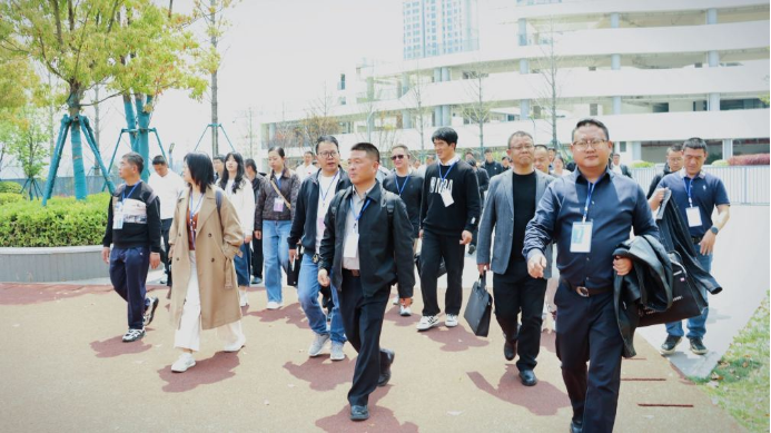 “云南省第二轮“万名校长培训计划”(第七期)”培训学员到安宁中学跟岗研修2988.png