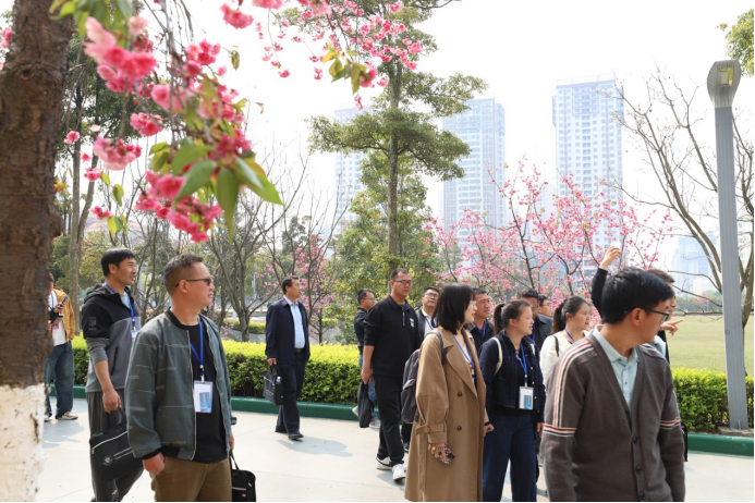 “云南省第二轮“万名校长培训计划”(第七期)”培训学员到安宁中学跟岗研修819.png