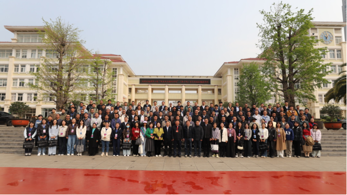 “云南省第二轮“万名校长培训计划”(第七期)”培训学员到安宁中学跟岗研修8180.png