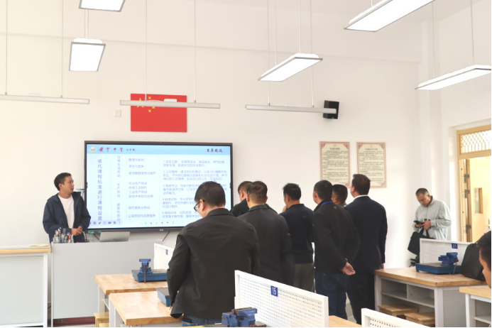 “云南省第二轮“万名校长培训计划”(第七期)”培训学员到安宁中学跟岗研修5094.png