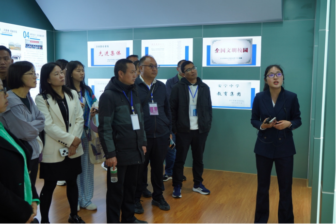 “云南省第二轮“万名校长培训计划”(第七期)”培训学员到安宁中学跟岗研修1719.png