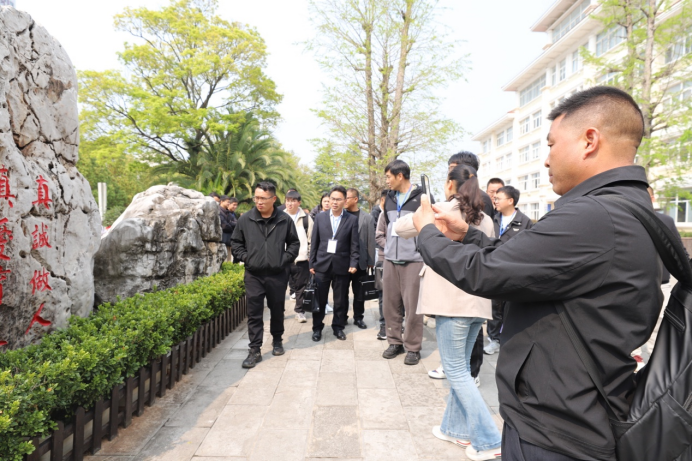 “云南省第二轮“万名校长培训计划”(第七期)”培训学员到安宁中学跟岗研修968.png