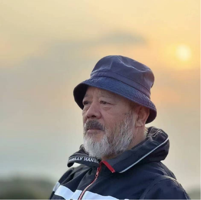 厚来斋中写苍鹰 笔墨凌云铸精神——唐智东艺术成就评述28.png