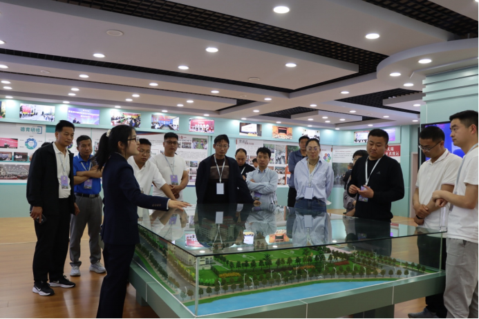 云南省第二轮“万名校长培训计划”(第四期)跟岗研修活动在安宁中学顺利开展1499.png