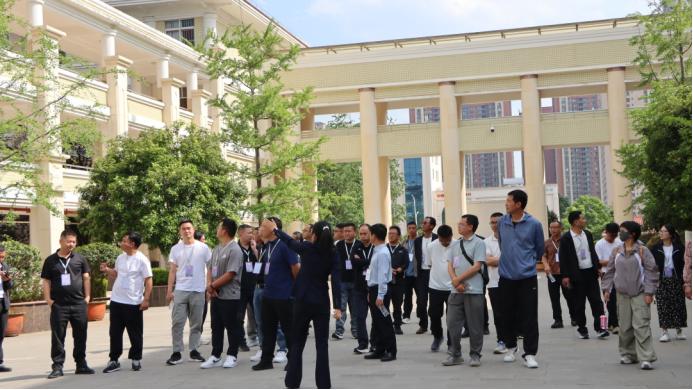 云南省第二轮“万名校长培训计划”(第四期)跟岗研修活动在安宁中学顺利开展1140.png