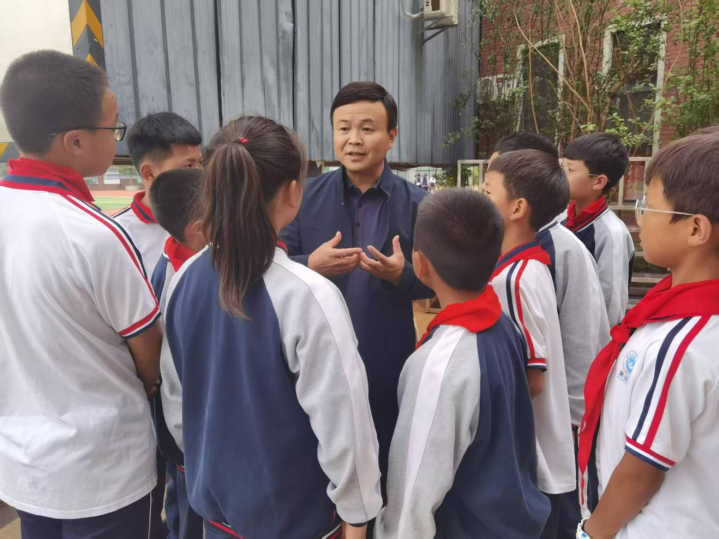 朱健华:一生只为守护一双明亮的眼睛(1)1006.png