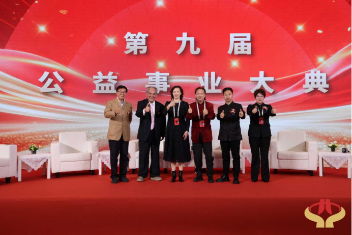 鸣心济世 厚德仁医——罗鸣754.png