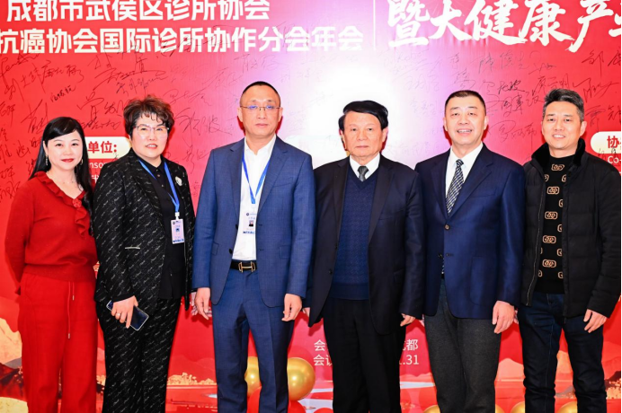 鸣心济世 厚德仁医——罗鸣755.png