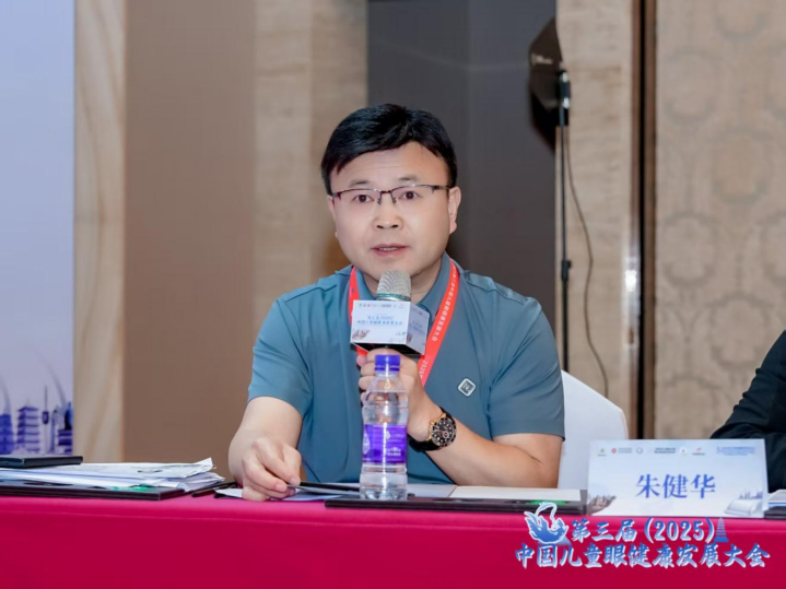 朱健华:一生只为守护一双明亮的眼睛(1)649.png