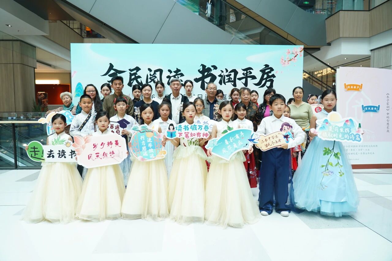 7.书香市集居民大合影.JPG