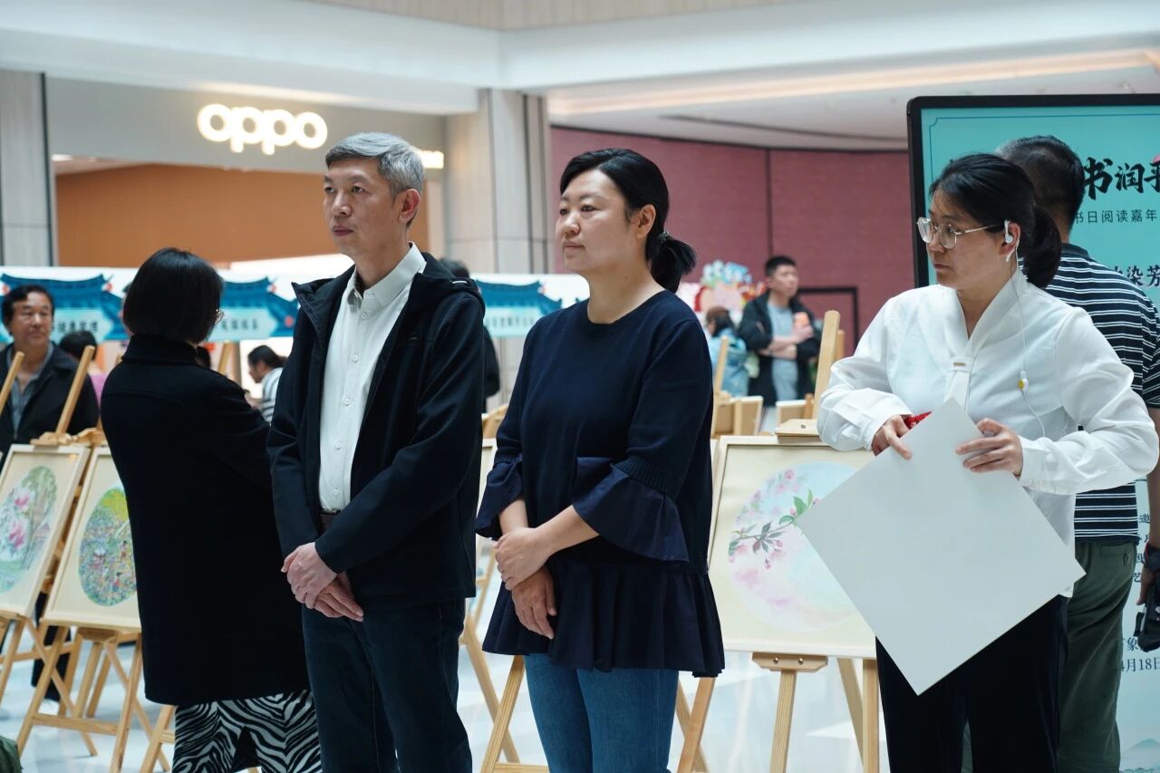3.朝阳区图书馆副馆长陈虹名、平房地区办事处副主任孔锬出席本次活动.JPG