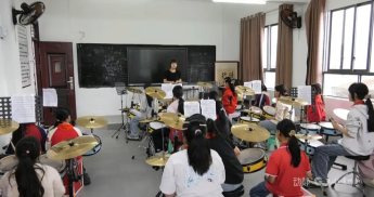大山里的音乐课堂,让黔北山里娃439.png