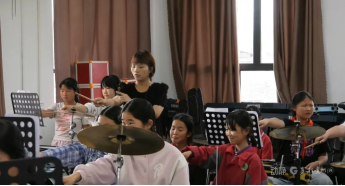 大山里的音乐课堂,让黔北山里娃758.png
