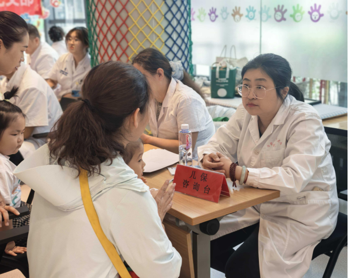 爱眼始于心 护眼践于行 内蒙古医科大学附属医院视听中心6•6爱眼日走进老牛儿童探索馆开展公益护眼活动1174.png