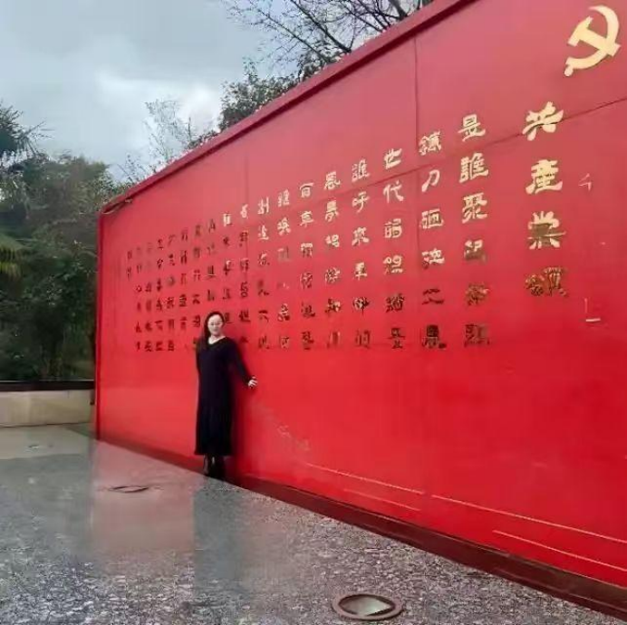 梅丽琼——中华英才 传世笔墨・当代名家艺术鉴赏1640.png