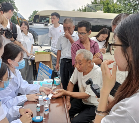 华厦推文-华厦眼科与贵州大学医学院校企合作光明行721.png