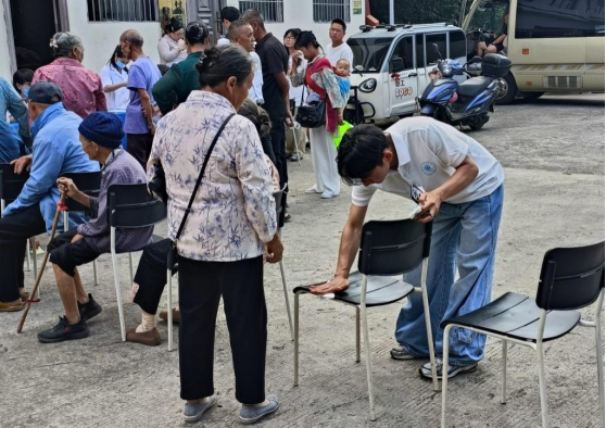 华厦推文-华厦眼科与贵州大学医学院校企合作光明行735.png
