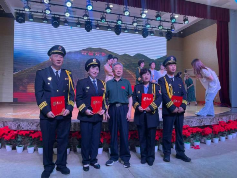 跨界笃行立风范,艺德济世绽芳华——记新时代文艺公益大使石同仙1856.png