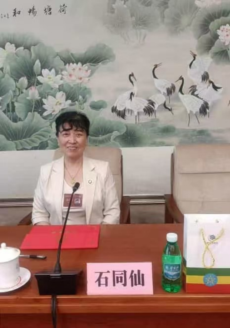 跨界笃行立风范,艺德济世绽芳华——记新时代文艺公益大使石同仙1858.png