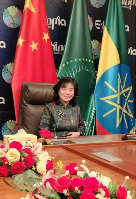 跨界笃行立风范,艺德济世绽芳华——记新时代文艺公益大使石同仙32.png