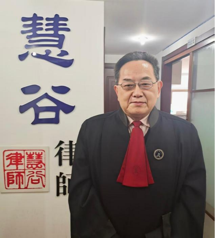 法治兴国 律行天下——评居福恒律师的执业人生823.png