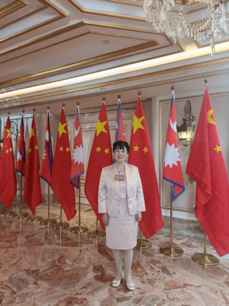 跨界笃行立风范,艺德济世绽芳华——记新时代文艺公益大使石同仙1860.png