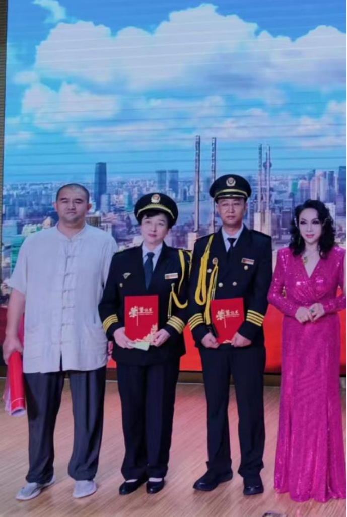跨界笃行立风范,艺德济世绽芳华——记新时代文艺公益大使石同仙1854.png