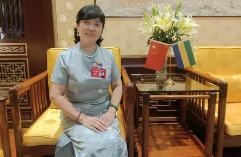 跨界笃行立风范,艺德济世绽芳华——记新时代文艺公益大使石同仙1852.png