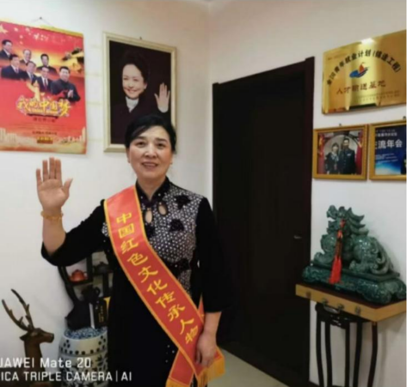 跨界笃行立风范,艺德济世绽芳华——记新时代文艺公益大使石同仙1862.png