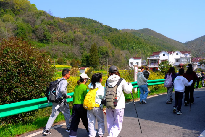金岭社区集体经济一路生花972.png