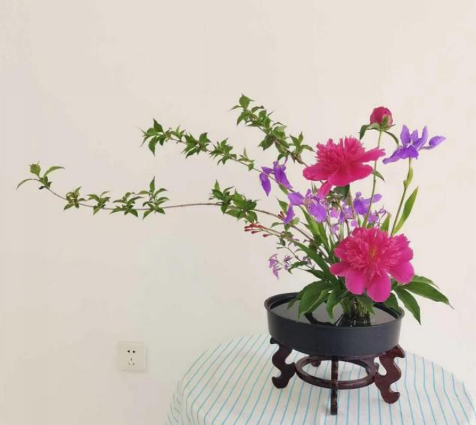 (已瘦身)以花为脉守非遗 匠心传韵润芳华——记徽派插花艺术传承人付玉兰(2)823.png