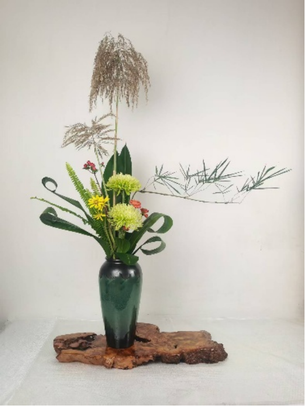 (已瘦身)以花为脉守非遗 匠心传韵润芳华——记徽派插花艺术传承人付玉兰(2)1393.png